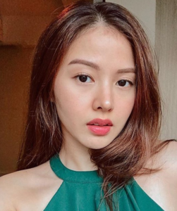 woman at filipino chat